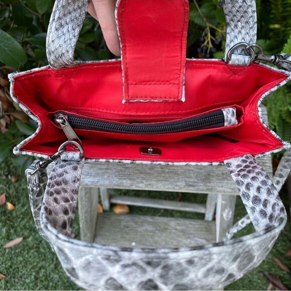 Collections New York Faux Gray Snakeskin Crossbody/Shoulder Bag. EUC! - Picture 7 of 7